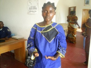 Augustine Manzeza,la femme de Tshela aux mains sectionnées/Infobascongo