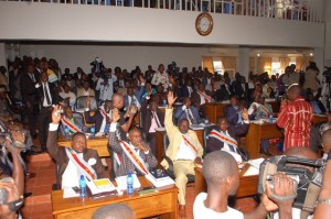 vote à mains levées a l'Assemblée provinciale du Bas-Congo/Infobascongo