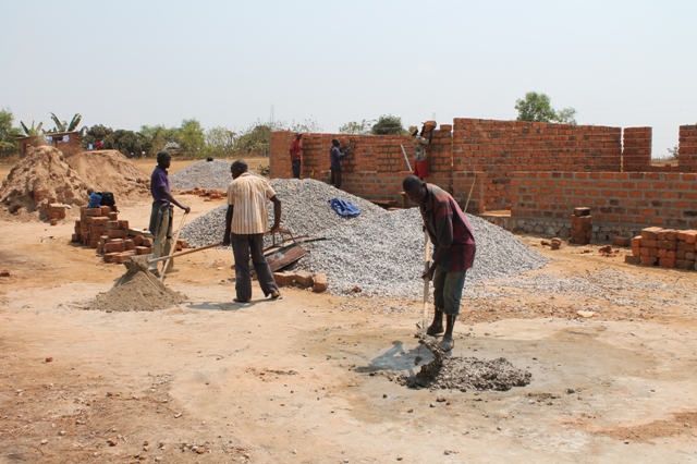 Ecole primaire Nkiwasisilua dans le territoire de Songololo au Bas-Congo en construction/Infobascongo