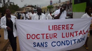 Marche des médecins du Bas-Congo à Matadi/Infobascongo