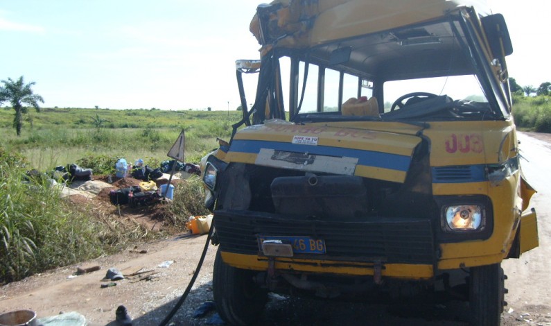Muanda : Accident de circulation: 26 Congolais qui regagnaient le pays gravement blessés