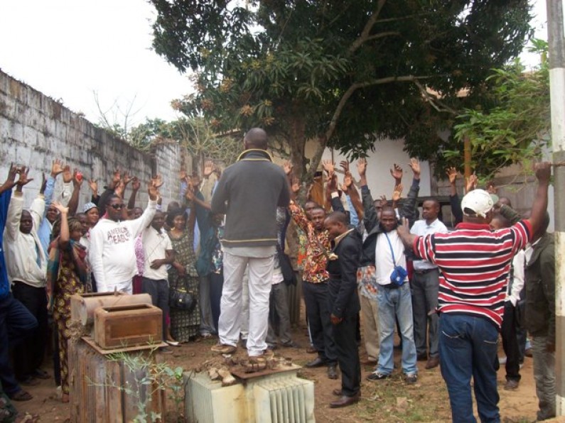 Bas-Congo: payés comme journaliers, les recrues de la société nationale d’électricité en grève