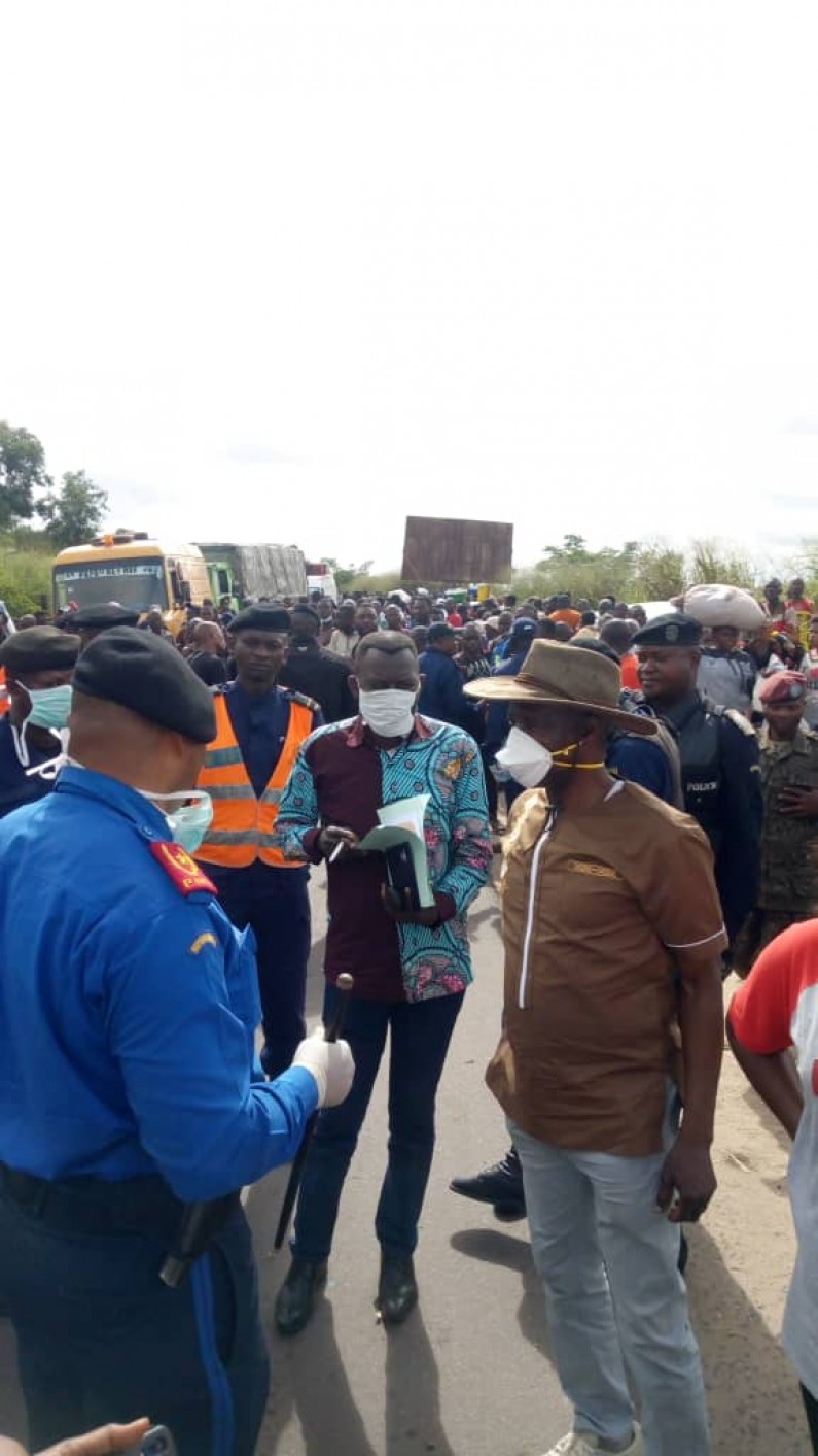 Coronavirus: des chauffeurs de poids lourds passeurs des habitants au Kongo central pris la main dans   le sac