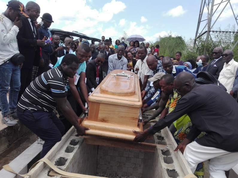 Obsèques du directeur Mbakulu: émoi et pleurs