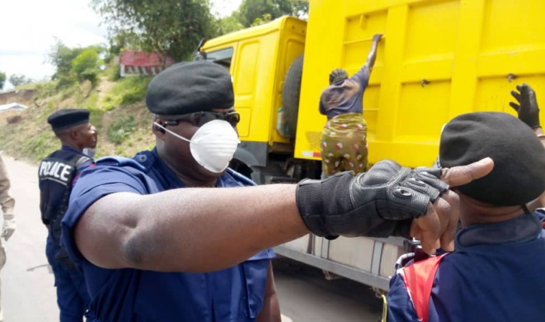 Coronavirus: des militaires de Kinshasa passent outre le point de contrôle de température du Kongo central