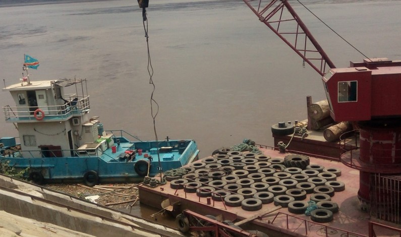 Matadi: deux disparus après une collision entre une pirogue et une barge sur le fleuve Congo