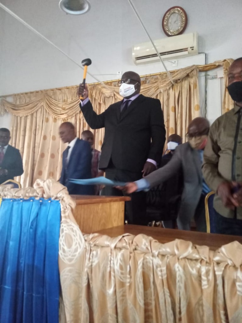 Assemblée provinciale du Kongo central, un monstre à deux têtes: Jean-Claude Mvuemba, élu président