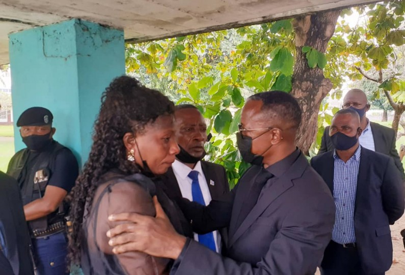 Aux funérailles du pharmacien Batangu Mpesa, sa fille plaide auprès du gouverneur Atou Matubuana pour sa sécurité