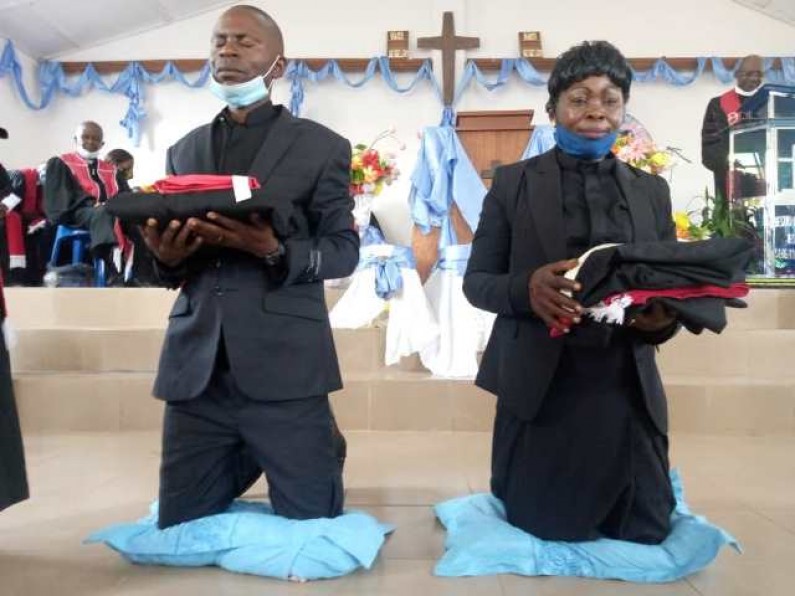 A la CBFC ville francophone de Mbanza-Ngungu : des fidèles heureux de la consécration des pasteurs Joséphine Nsimba et Simon Bruno Malueki