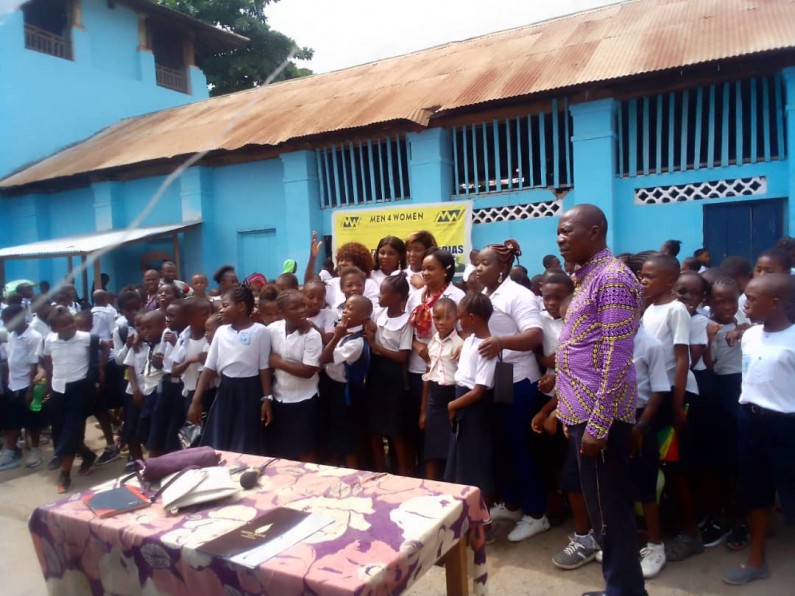 L’Ucofem apprend aux élèves de Boma leurs droits à l’occasion de la journée mondiale de l’enfant