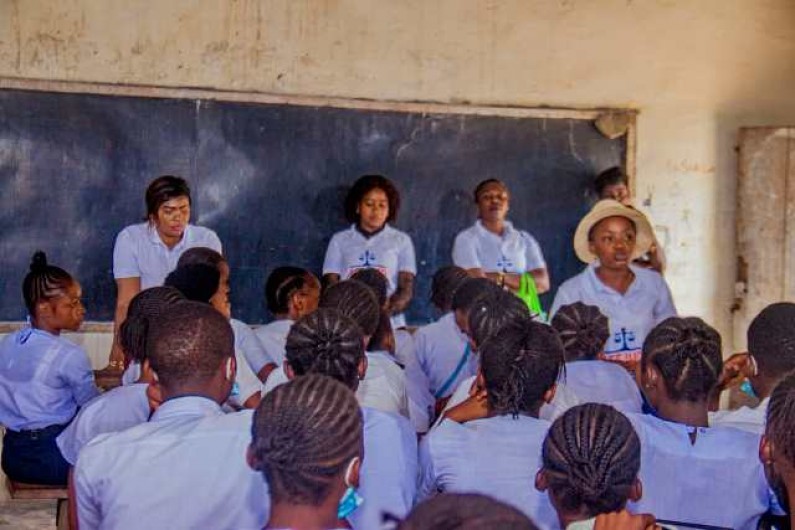 ’Stop aux violences faites aux femmes’’ : le message de l’Afejuco Kongo central  aux élèves de Matadi