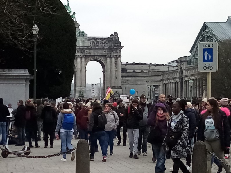 Manifestation contre les mesures sanitaires  à Bruxelles : trois policiers et douze manifestants blessés
