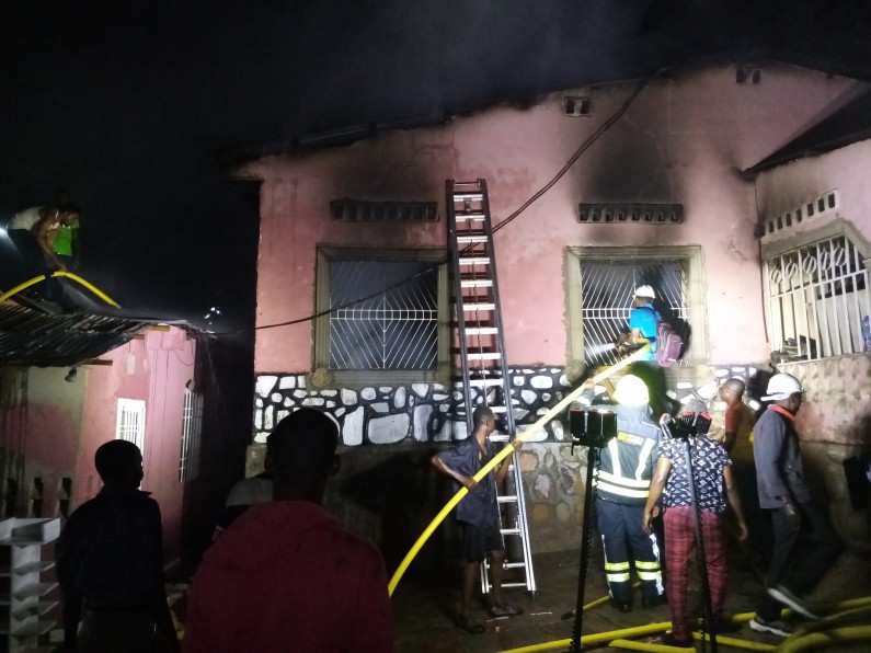 Une maison détruite par un incendie à Kinkanda, à Matadi