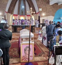 Beaucoup d’émotions aux funérailles de « Maman » Marie-Madeleine Mienze Kiaku, à Mbanza-Ngungu