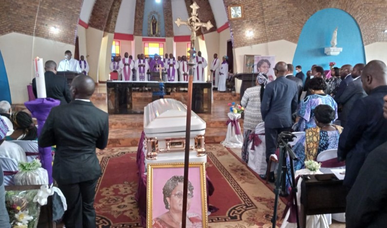 Beaucoup d’émotions aux funérailles de « Maman » Marie-Madeleine Mienze Kiaku, à Mbanza-Ngungu