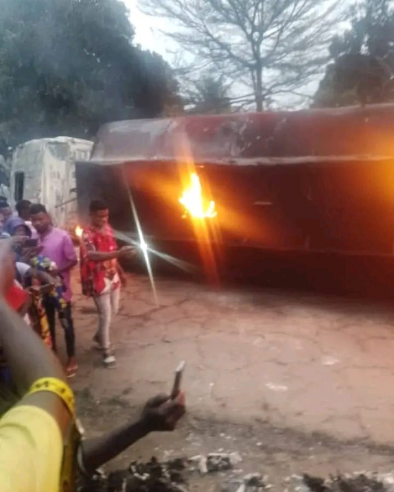 Des morts après l’explosion d’un camion-citerne, à Mbuba, au Kongo central