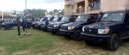 Kongo central :pour lutter contre l’insécurité, le gouverneur Guy Bandu dote la police des moyens de locomotion