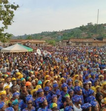 Enrôlement /Ceni: à Lukula, des milliers d’habitants à l’écoute de Simon-Floribert Mbatshi